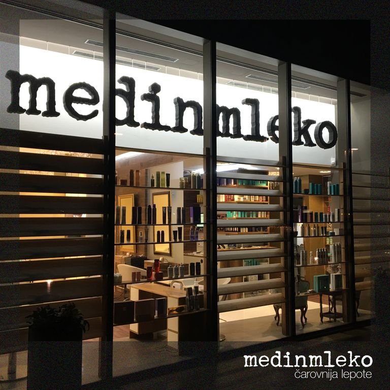 Izložba salona medinmleko na Vilharjevi cesti